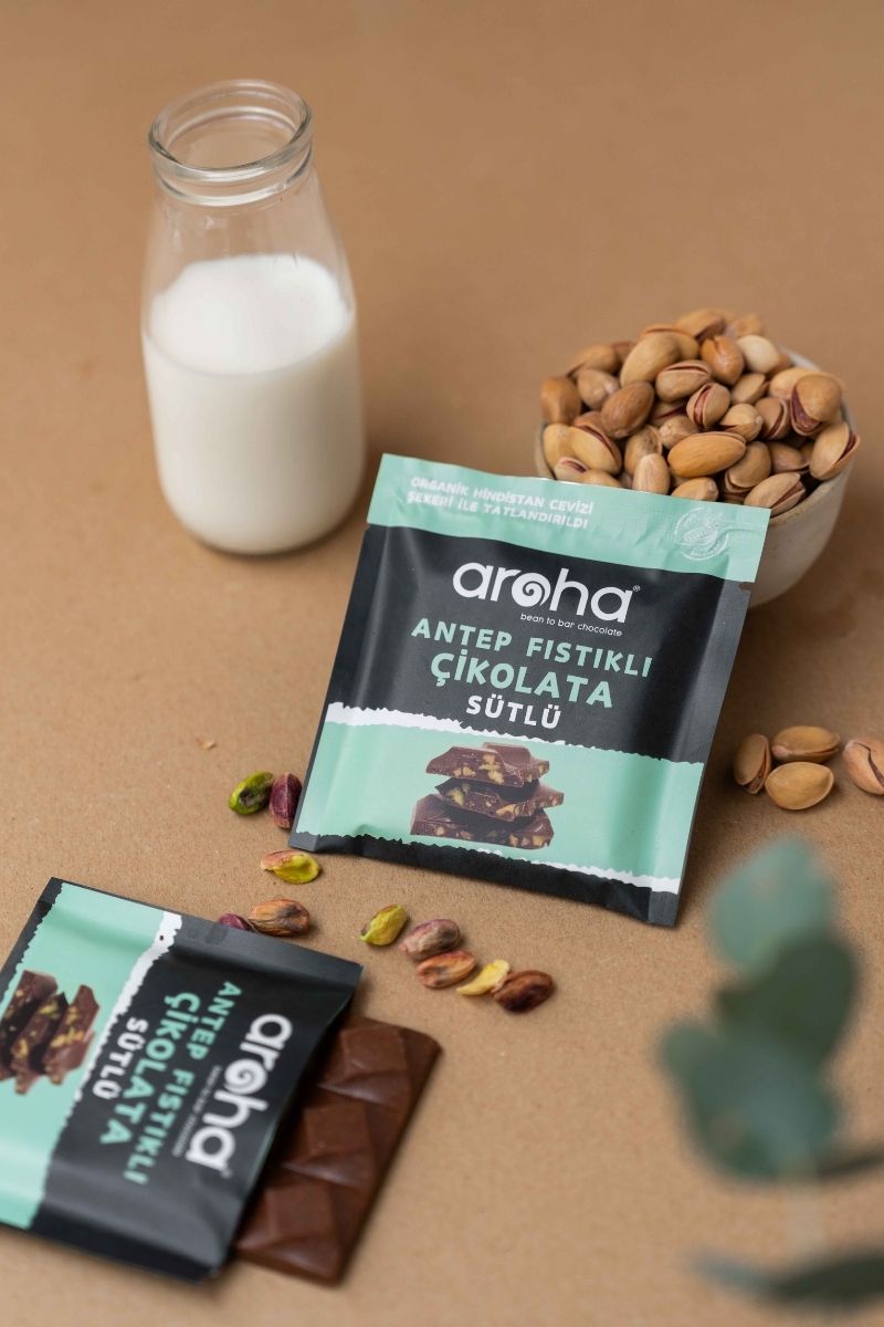 Antep Fıstıklı Sütlü Çikolata Organik Hindistan Cevizi Şekerli 40 gr
